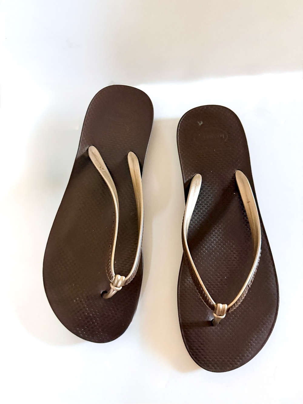 Havaianas Slim Flip Flops Bronze Rubber Sandals Size 9/10